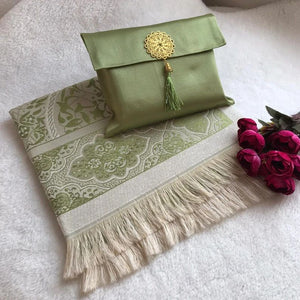 Light weight mat with pouch