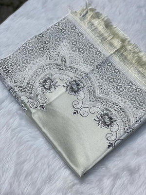 Light  weight mat with pouch